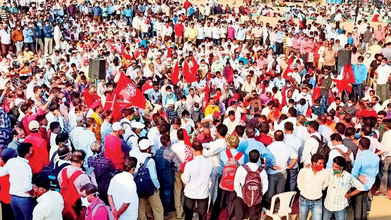 Mumbai: BEST employees protest over unfulfilled ‘Shiv Sena promise’