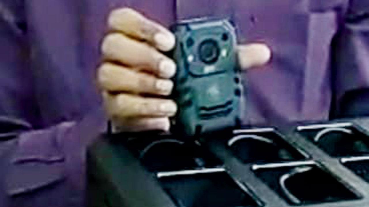 Mumbai Traffic Cops Will Get 1 388 Hi Tech Body Cameras Illegal parking, traffic zam, free road,encroachement etc one place to update all this in mumbai. mumbai traffic cops will get 1 388 hi