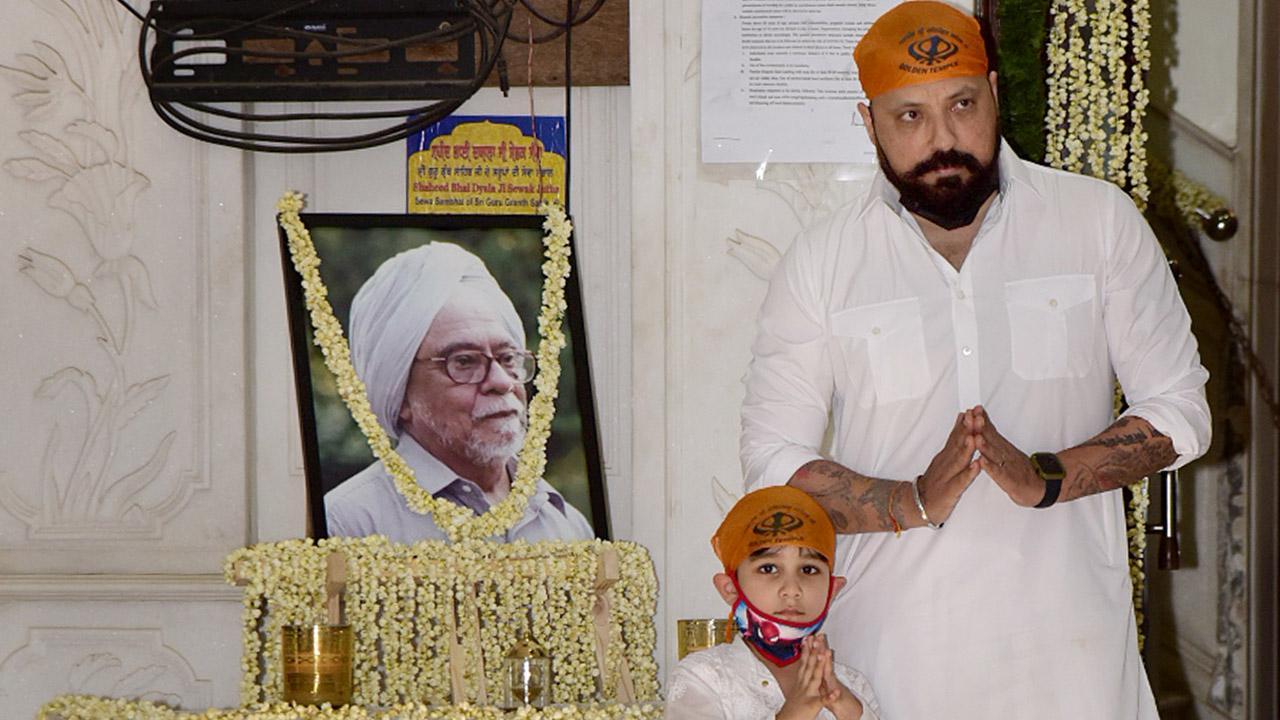 Abhishek Bachchan, Raveena Tandon at Bunty Walia's father's prayer meet