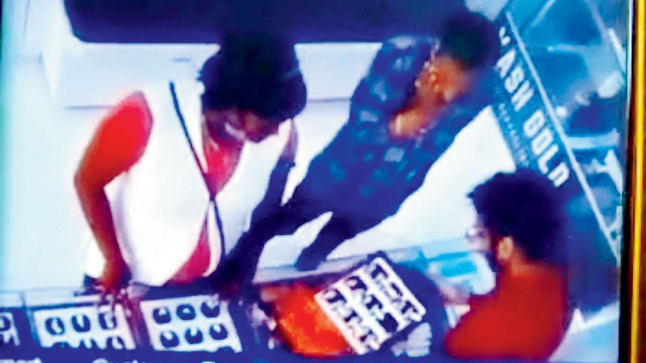 Mumbai Crime: Man ‘cons’ woman into joining him for theft