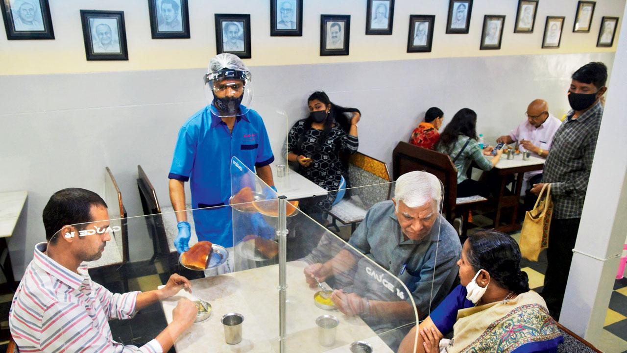 Mumbai: Public places raided, 16,000 people fined for not masking up
