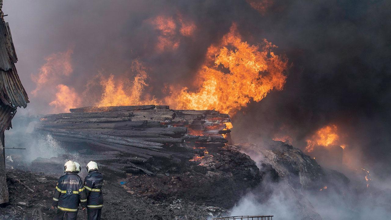 Mumbai: Fact-find team probing Mankhurd scrap godown fire