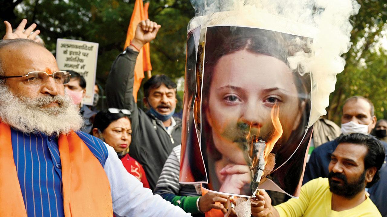 Opposition MPs not allowed to cross barricades, meet farmers