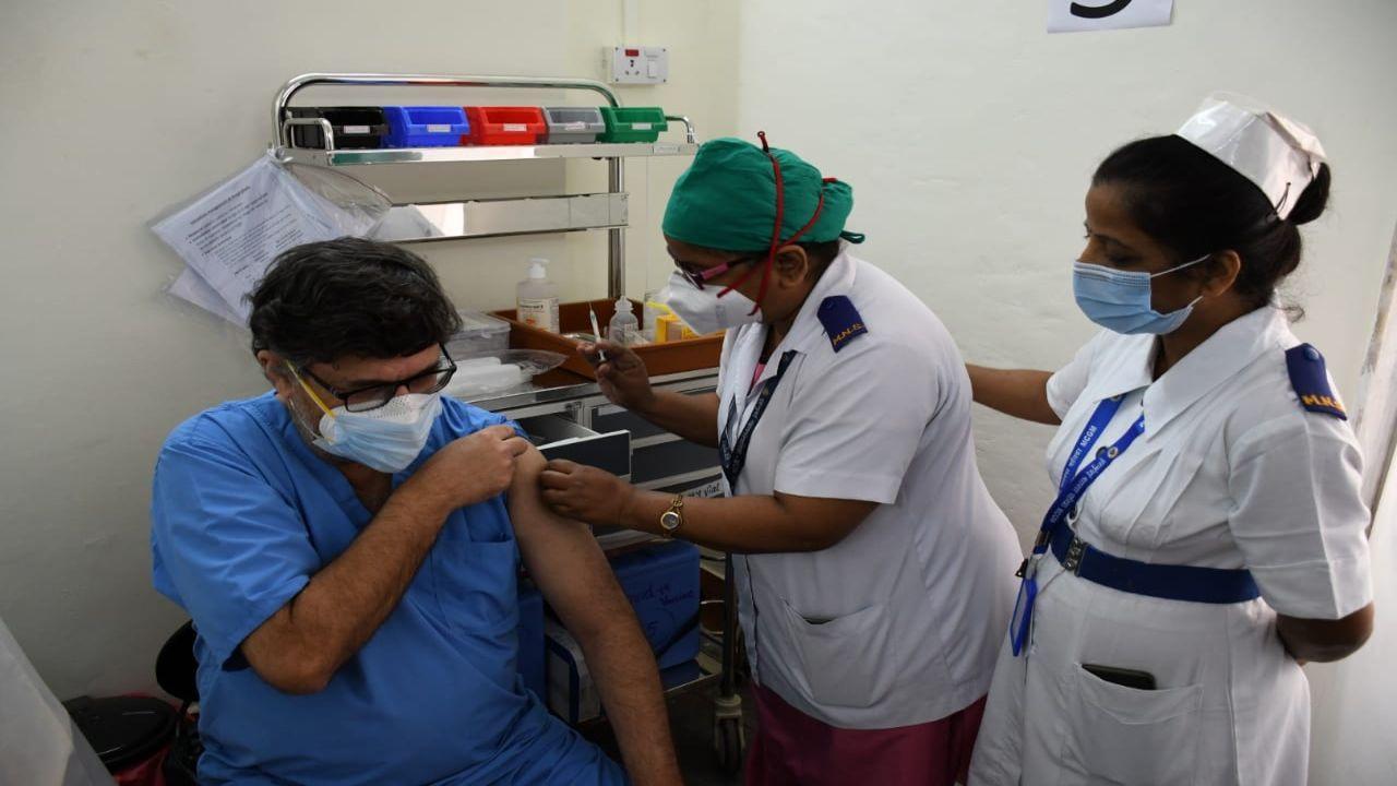 A health worker gets vaccinated at Nair Hospital. Pic/Ashish Raje