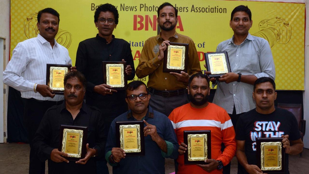'Corona Crusaders' mid-day photographers felicitated by Bombay News Photographers Association