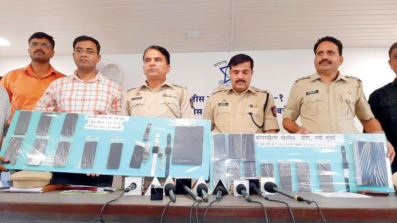 Mumbai: Three staffers held for duping Flipkart by replacing electronics with bricks