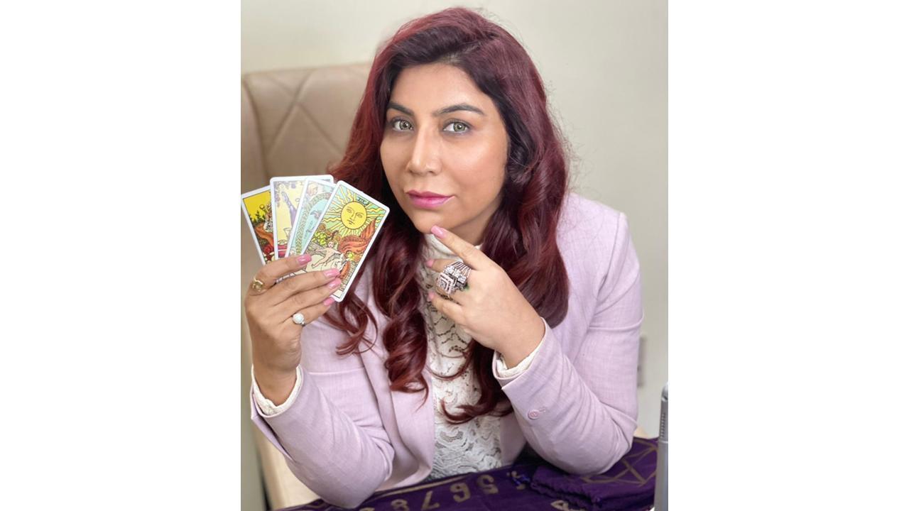 Fortune Teller and Meditation Guru Dr. Naavnedhi K Wwadhwa awarded with Femina Power Brands 2021