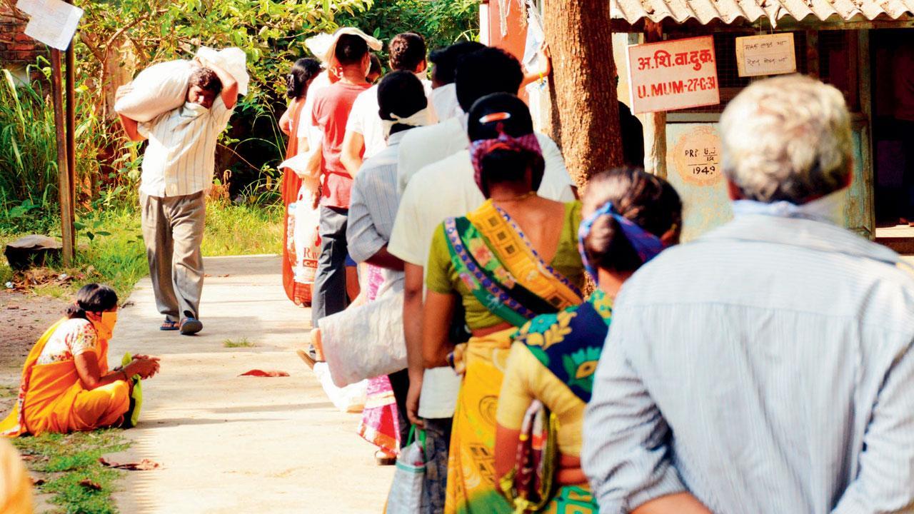 Maharashtra: 8 lakh people stopped taking PDS ration in last 5 months