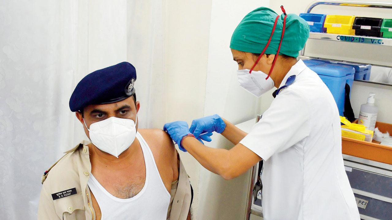 Mumbai: ‘Centres can’t give the second dose to health workers due to app glitch’, says BMC official