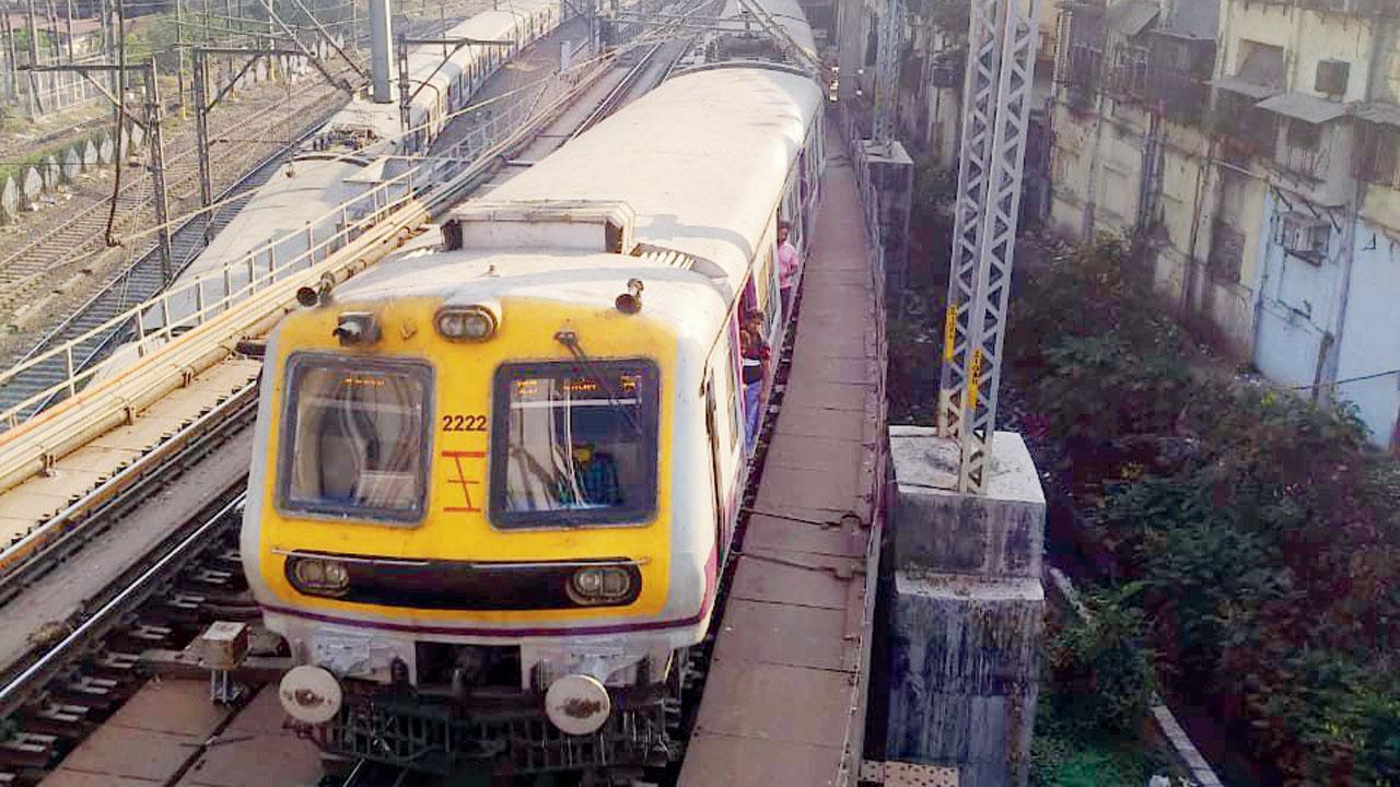 Mumbai: Locals living along railway track get cleanliness lessons