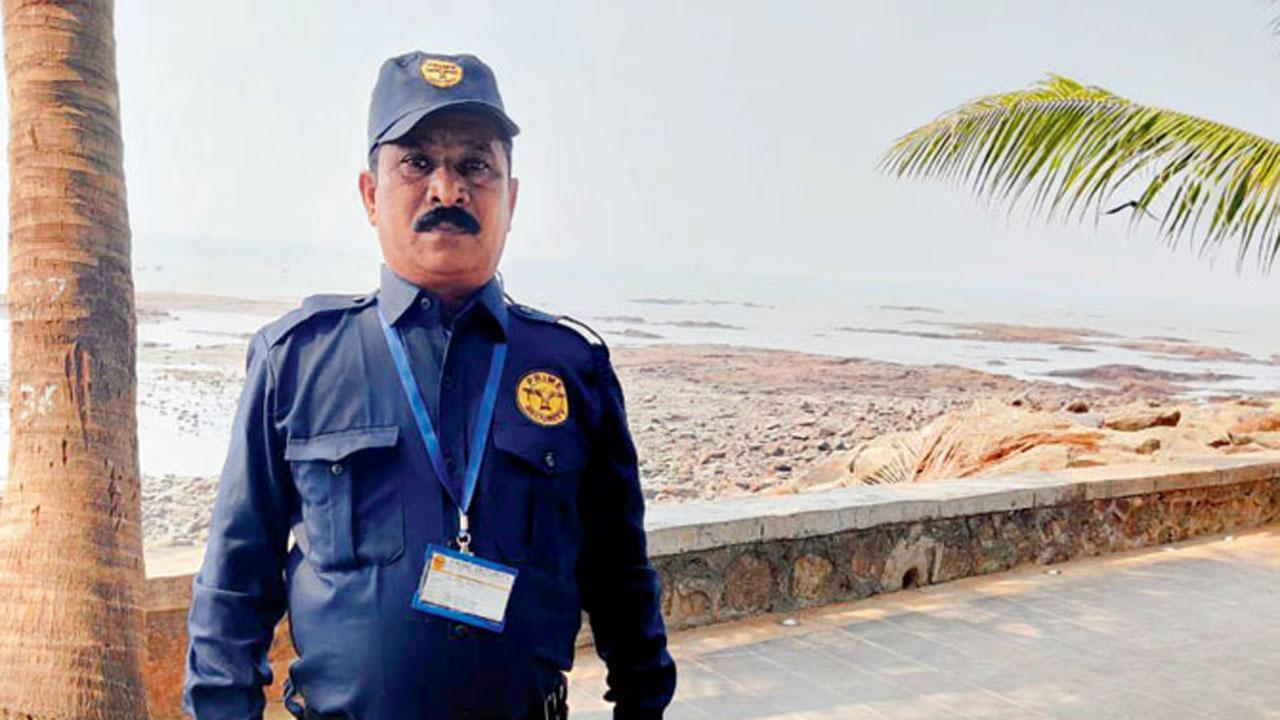 Hire jobless security guards to manage crowds in trains, says NGO