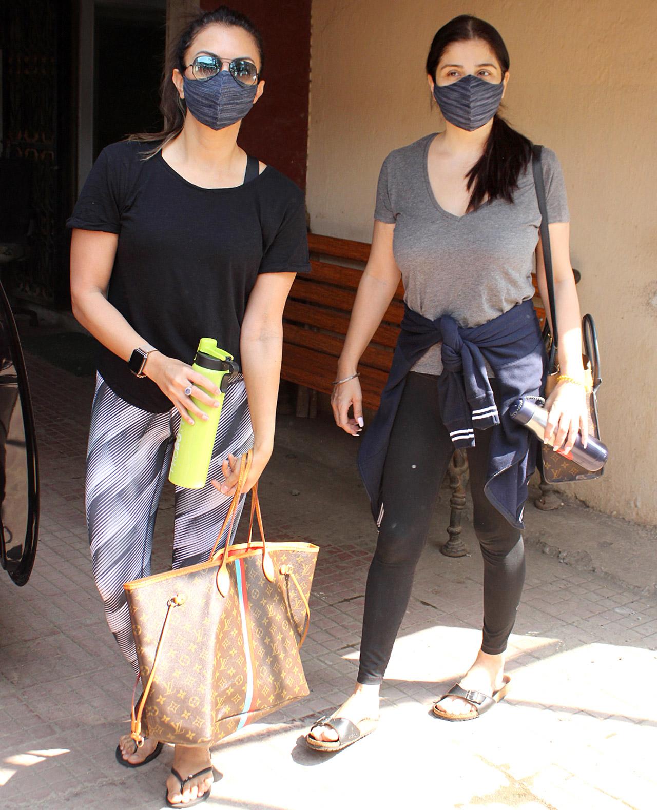 Accompanying Malaika Arora were Seema Khan and Maheep Kapoor. Sohail Khan and Sanjay Kapoor's wives happily posed for the photographers at the fitness studio. The BFFs Seema Khan and Maheep Kapoor along with Neelam Kothari and Bhavana Pandey were recently seen in Netflix's Fabulous Lives of Bollywood Wives.