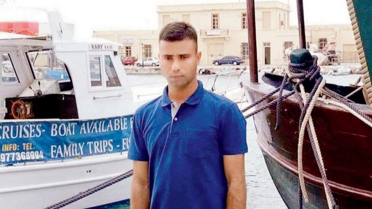 Navy officer who was burnt alive in Palghar jungle, dies 