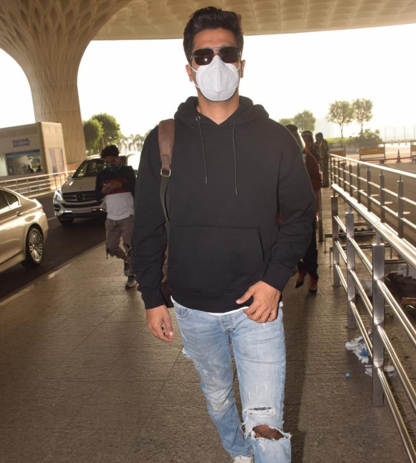 Vicky Kaushal was also clicked at Mumbai airport. As he jets off for Maheshwar. A reliable trade source on conditions of anonymity revealed to mid-day.com, “Vicky and Manushi are leaving town and are heading to Maheshwar. The portions will include their romantic scenes, along with a few important sequences, and the unique backdrop of Maheshwar will make it look beautiful and stunning.