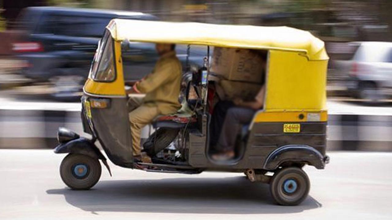 Thane: Woman forgets laptop in auto, police finds it within two hours