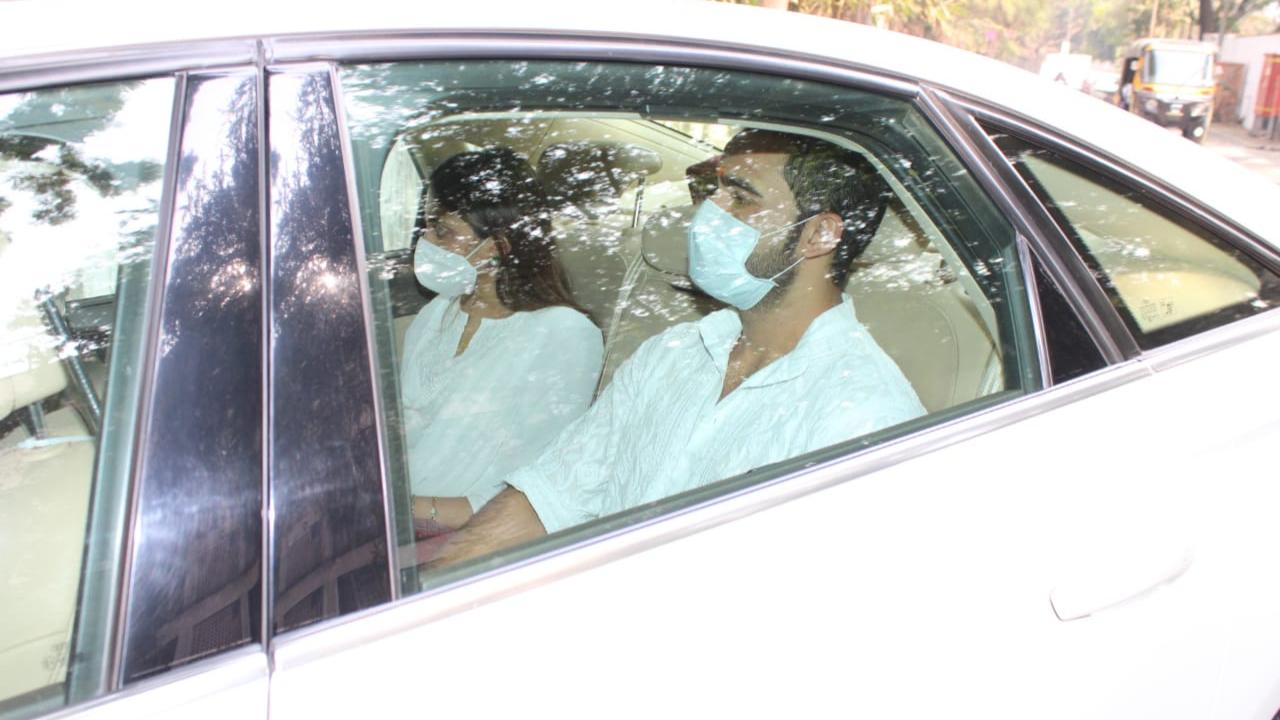 Armaan Jain was also seen at Rajiv Kapoor's residence with his family. Rajiv Kapoor's last film as a leading man was 1990's Zimmedaar. A lesser-known face from the famous Kapoor film clan, he then made a switch to production and direction. The actor was set to make a comeback to the screen with sports drama Toolsidas Junior, starring Sanjay Dutt in the lead.