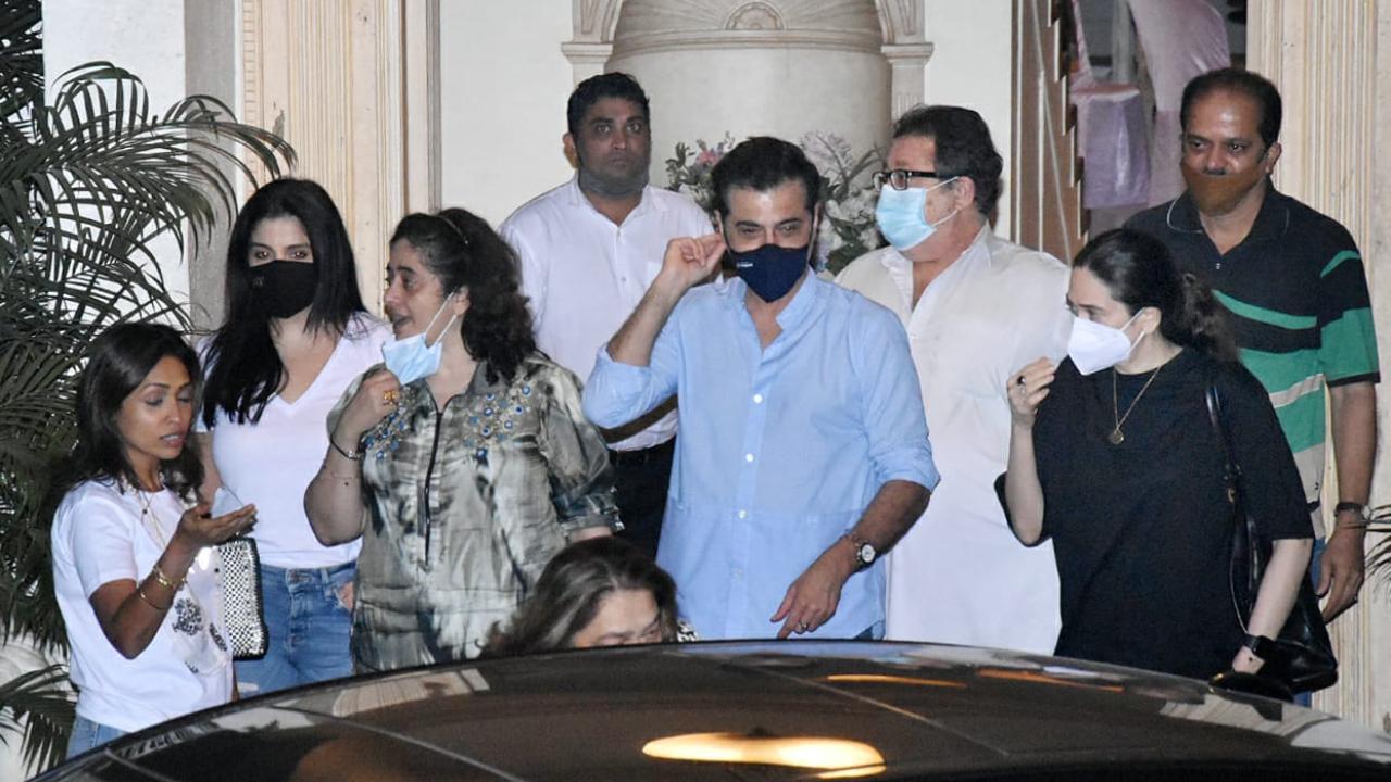 We will miss you Rajiv!
(In picture: Maheep Kapoor and Sanjay Kapoor clicked at Rajiv Kapoor's residence)