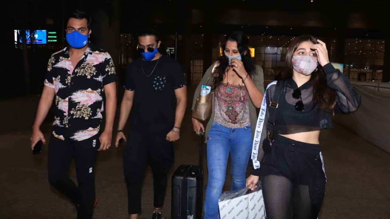 Alaya F, Aaishvary Thackeray, Pooja Bedi, Disha Patani at Mumbai airport