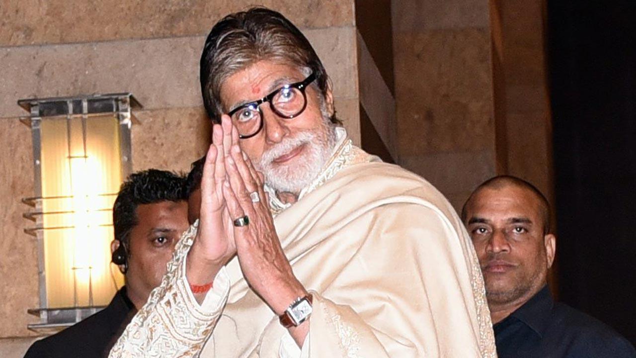 Amitabh Bachchan marks 52 years in Bollywood with then and now pictures
