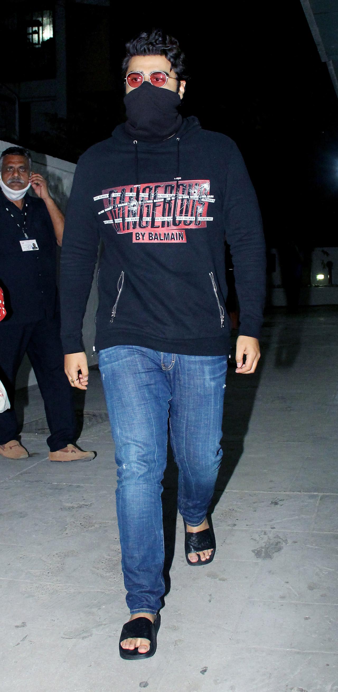 Arjun Kapoor was also snapped in Bandra. The actor was in his casual best, as paparazzi clicked him.