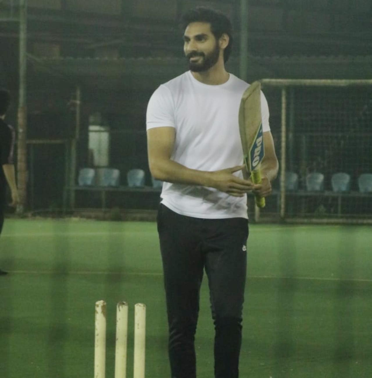 Ahan is all set to make his Bollywood debut opposite Tara Sutaria in Tadap. We are eagerly waiting to hear the grand entry of Aryan and his sister Suhana Khan in Bollywood soon.