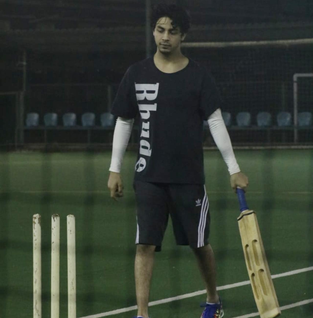 Shah Rukh Khan's son Aryan Khan and Suniel Shetty's son Ahan Shetty were snapped playing cricket at Bandra cricket ground. Looking at the pictures, it seems the boys enjoyed playing together. (All pictures: Yogen Shah).