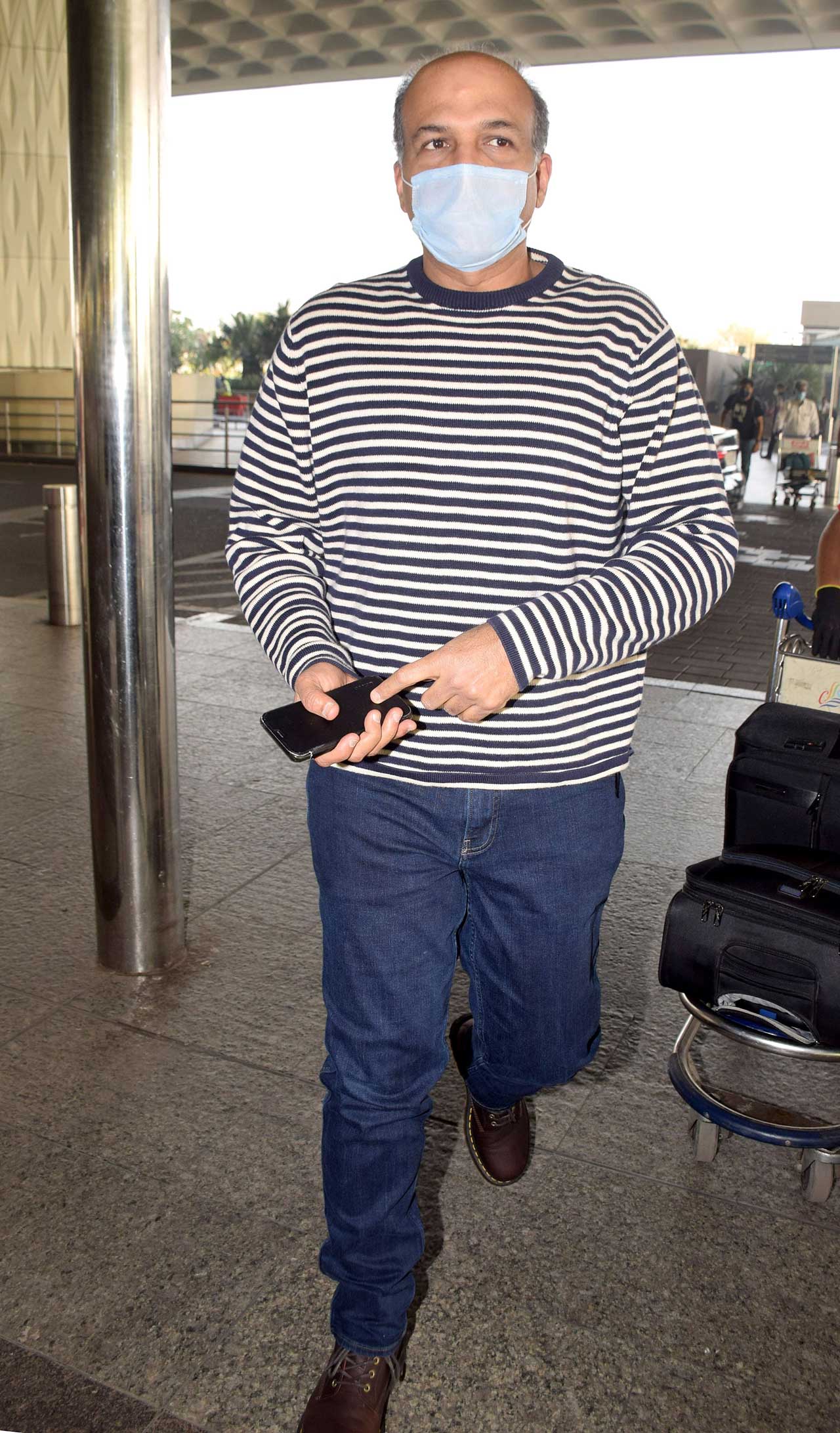 Ashutosh Gowariker at the Mumbai airport.