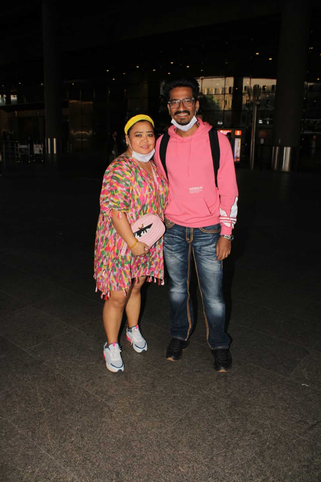 Bharti Singh and Haarsh Limbachiyaa posed for the shutterbugs when clicked at the Mumbai airport.