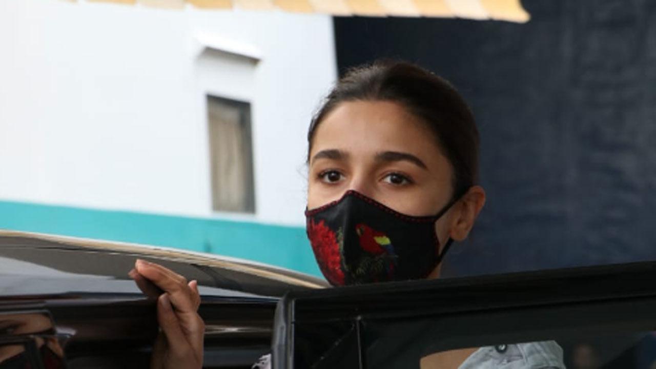 Alia Bhatt wants to go on vacation, 'but not solo'