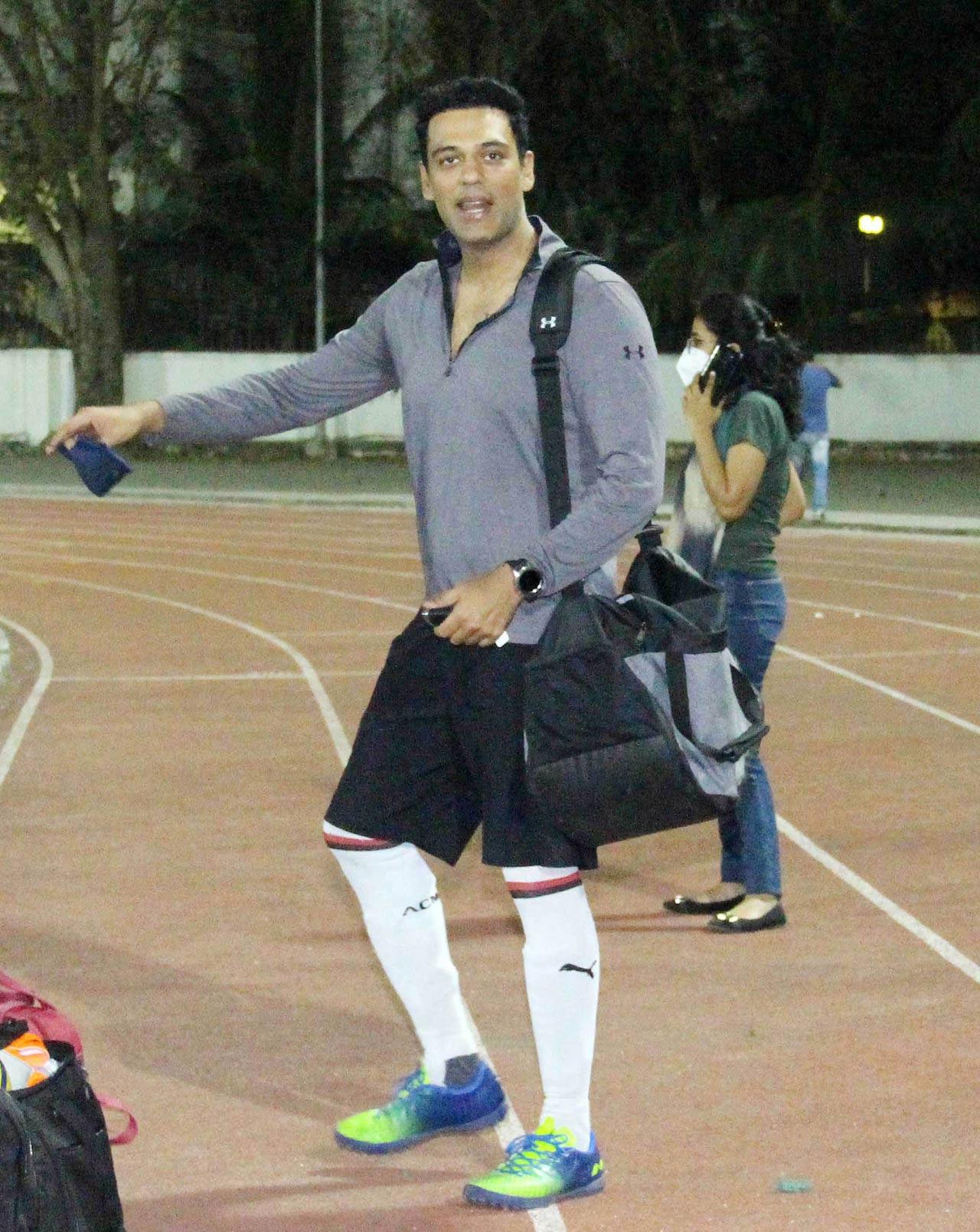 Samir Kochhar is the man you all must have seen in Emraan Hashmi’s Jannat and Zeher. He’s also known for his expert comments during the IPL from a few years back. It seems not only films and cricket, he seems to be fond of football too.
 