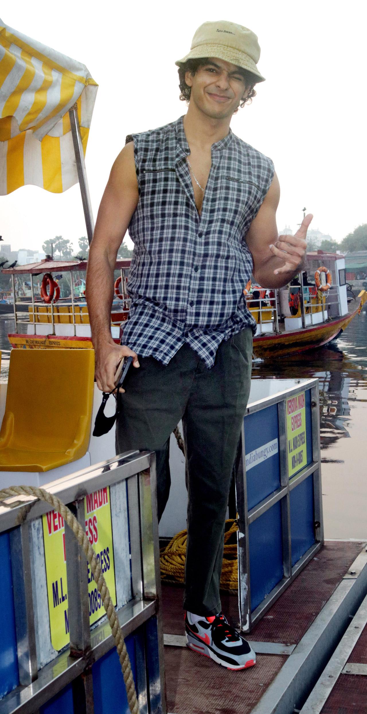 Ishaan Khatter was all smiles as paparazzi clicked him, while he posed from the boat heading to Madh Island. Phone Bhoot also stars Siddhant Chaturvedi and is being directed by Gurmmeet Singh.