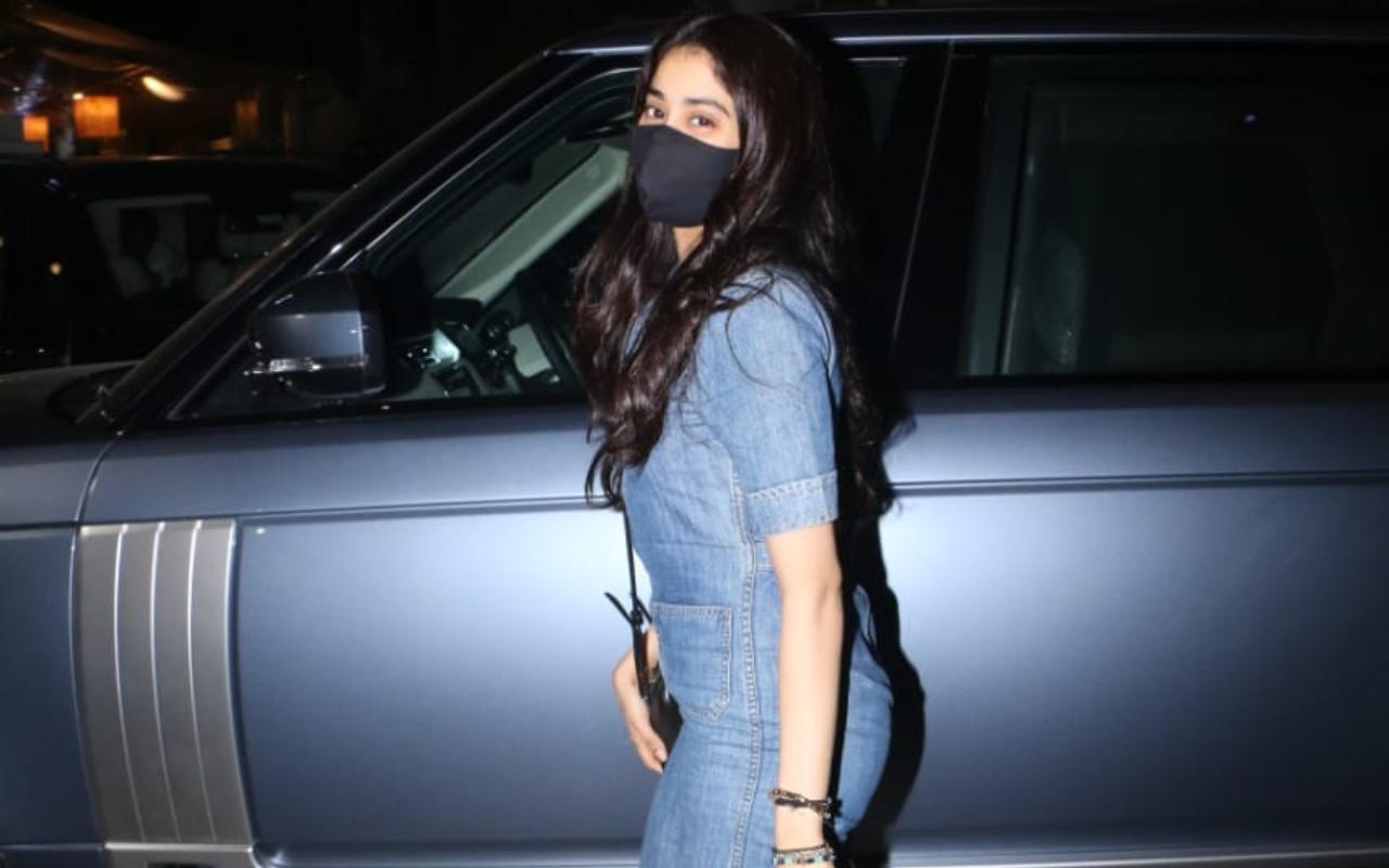 For the outing, Janhvi switched to a denim jumpsuit with a black handbag.