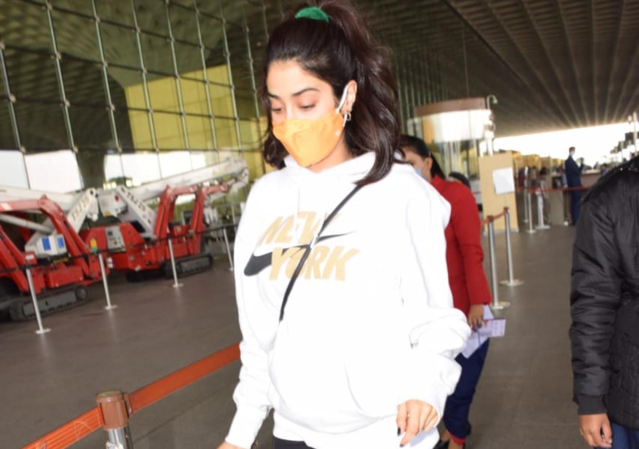 Janhvi Kapoor was also snapped at the airport. On the work front, the actress is all set for the release of her upcoming movie Roohi. She will be sharing screen space with Rajkummar Rao in the movie.