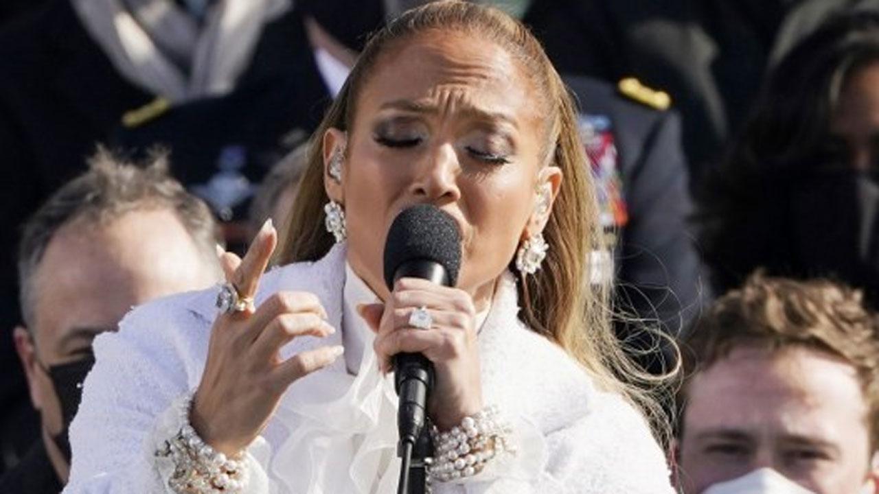 Jennifer Lopez 'chooses not to pay attention' to fiance A-Rod's affair rumours
