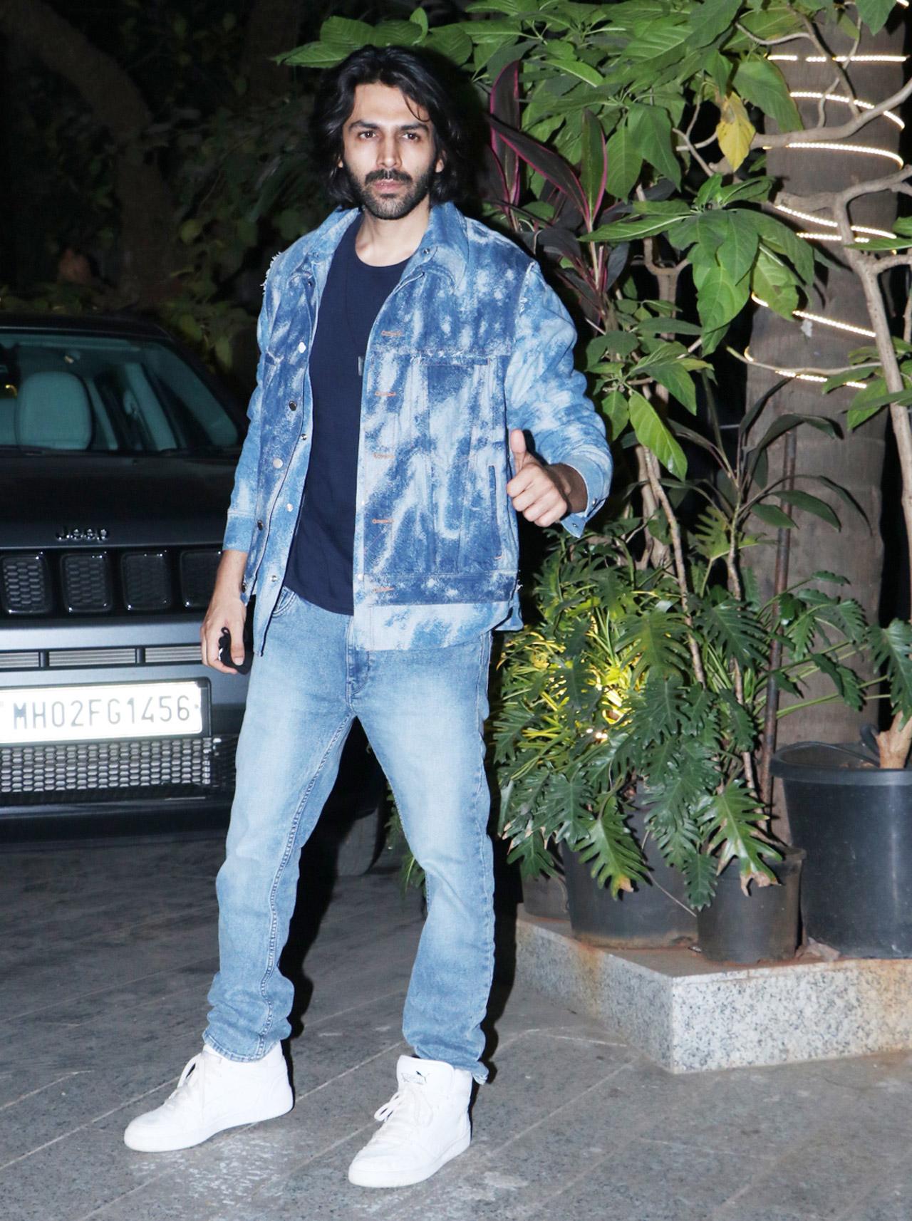 Sara Ali Khan's Love Aaj Kal co-star Kartik Aaryan was also snapped the same day, however, not at the same location. The actor opted for an all-denim look and posed for the paparazzi as well.