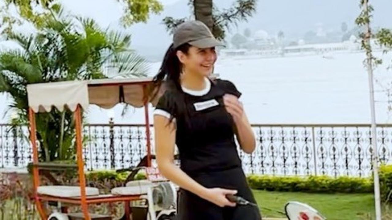 Watch Video: Katrina Kaif, Siddhant Chaturvedi and Ishaan Khatter play badminton on Phone Bhoot sets