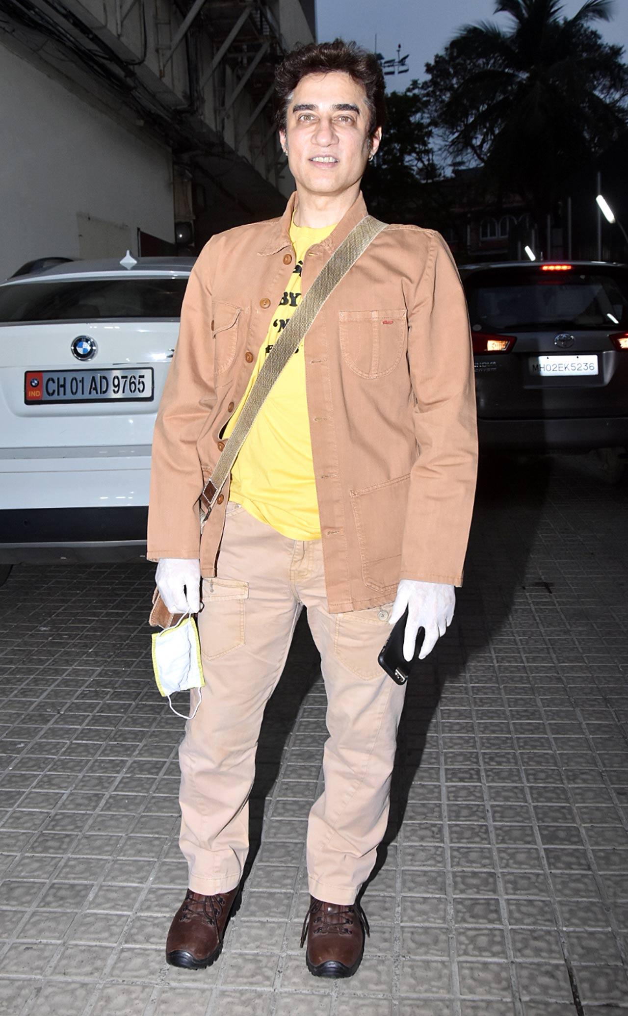Aamir Khan's brother Faisal Khan posed for the paparazzi as he attended the screening too.