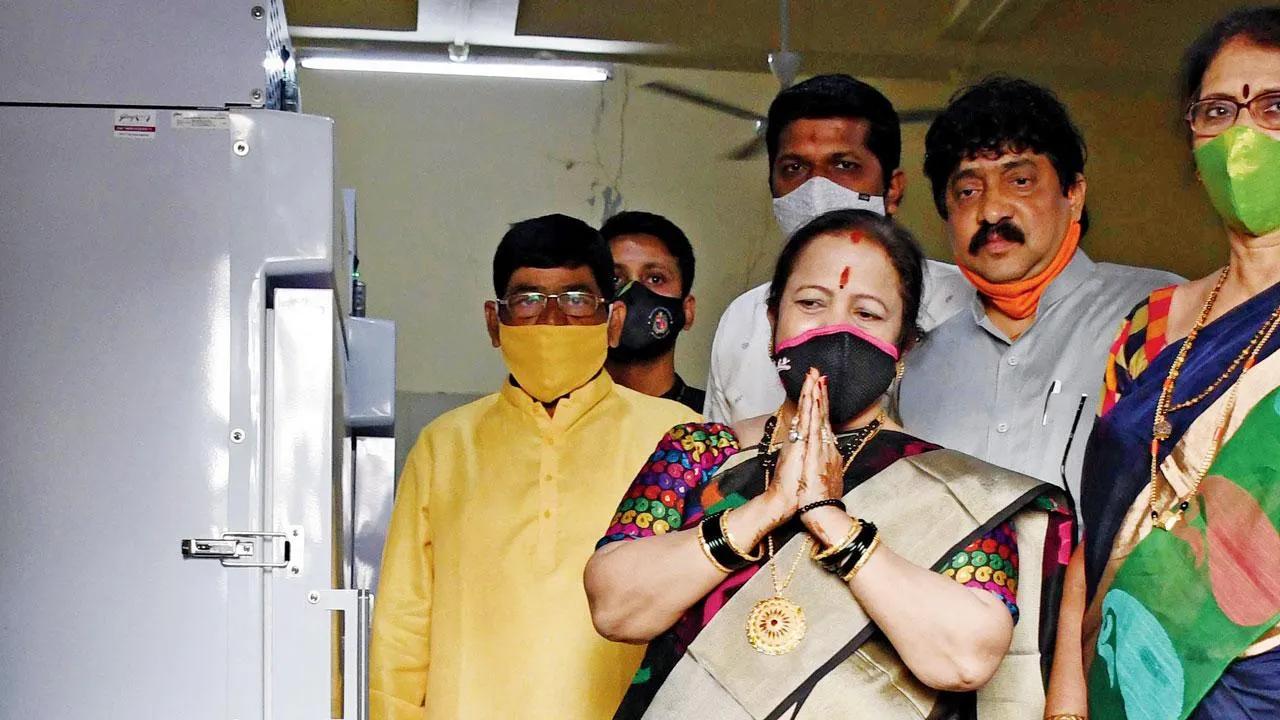 Mumbai: Mayor Kishori Pednekar responds to tweet, gas cylinders in Kandivli seized
