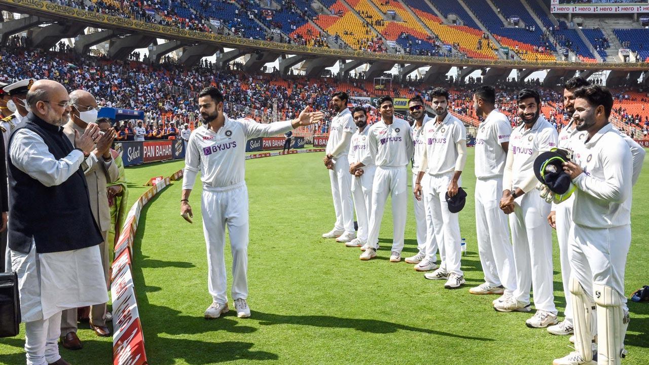 3rd Test: Fan breaches bio-bubble to meet Virat Kohli, Indian skipper immediately pulls away