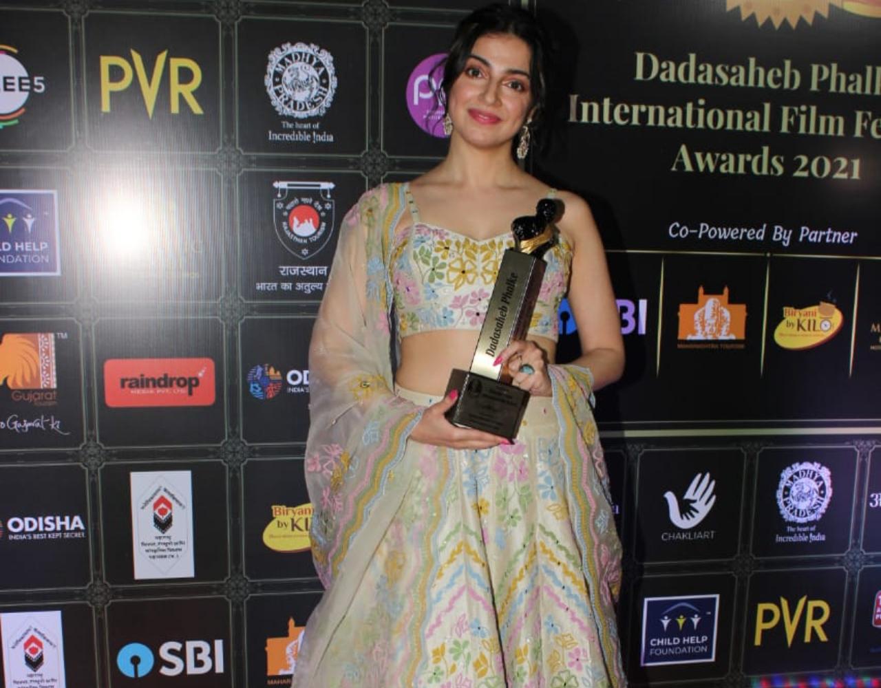 Several Bollywood celebrities made a smashing entry at the red carpet event of the famed Dadasaheb Phalke Award 2021 held at a plush hotel in Mumbai. (All pictures: Yogen Shah)