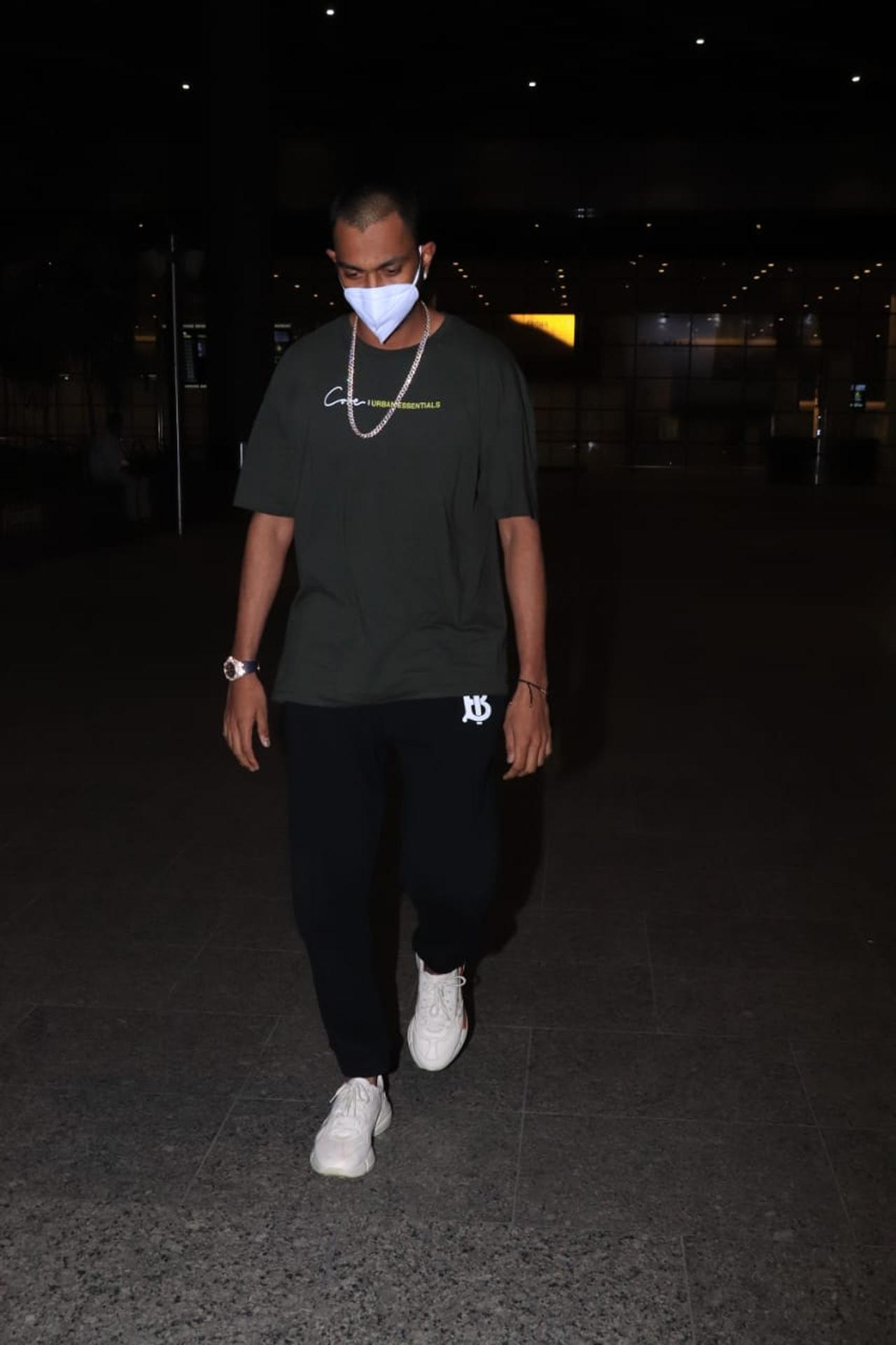 Indian cricketer Krunal Pandya was also spotted at Mumbai airport and looked uber-cool in a black t-shirt and similar coloured joggers with while sneakers. 