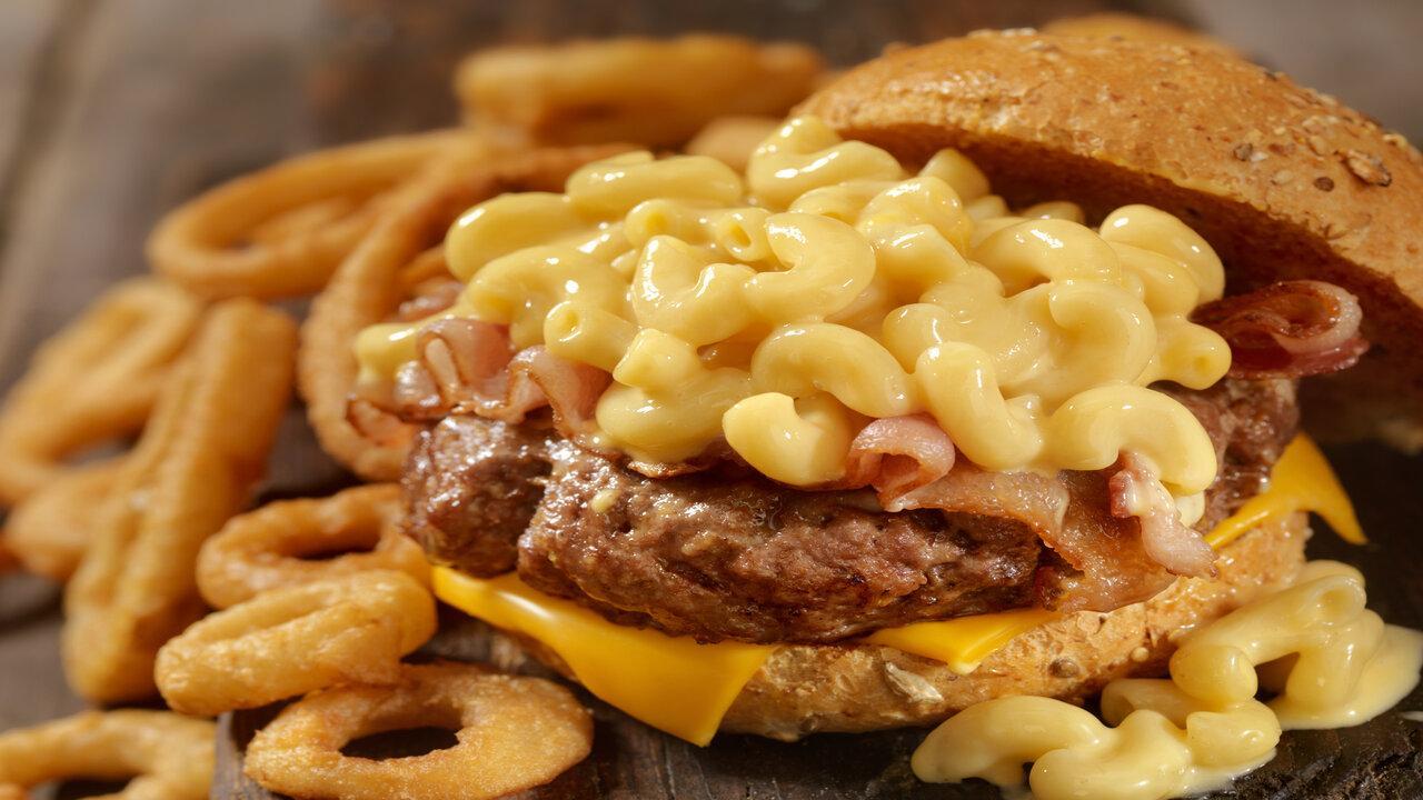 5 places to try mac and cheese burgers in Mumbai