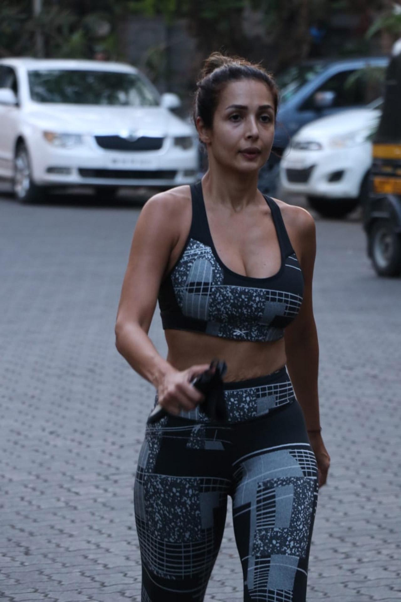 Malaika Arora was clicked on the streets of Bandstand, Mumbai. She was accompanied by her friend Sarvesh Shashi. The actress opted for a grey workout outfit, as she jogged on the streets of Bandra.