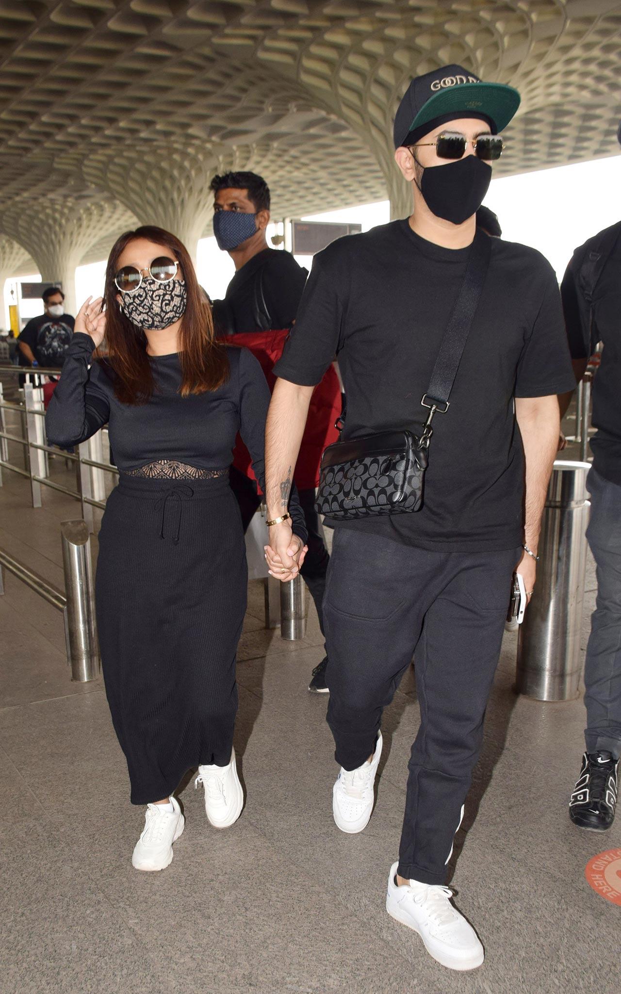 Rohanpreet Singh and Neha Kakkar were clicked twinning at the Mumbai airport. On the personal front, Neha and Rohanpreet tied the knot in October as per the Sikh wedding ceremony Anand Karaj. She had shared her wedding photographs on social media along with pictures clicked at her Haldi and mehndi ceremonies.