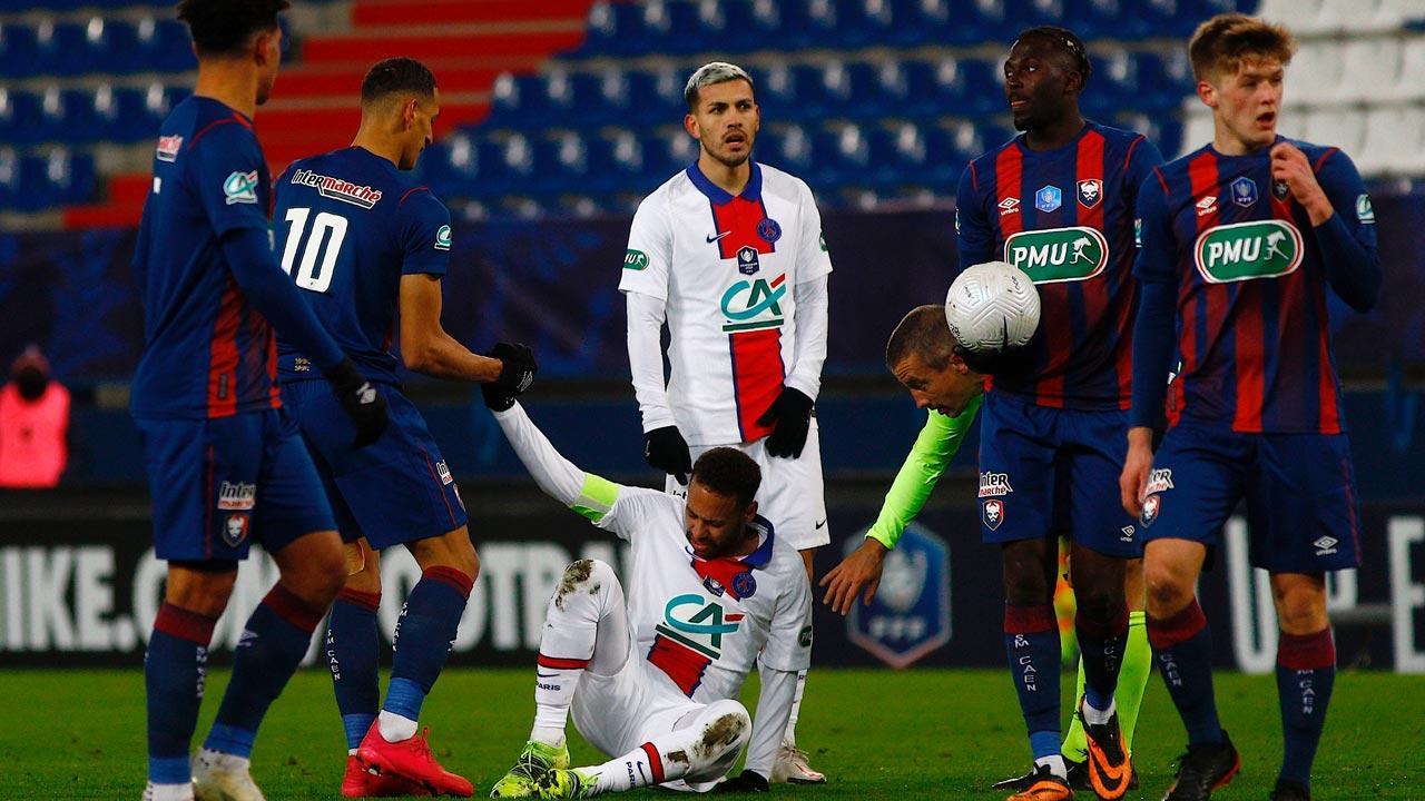 Neymar walks off with 'thigh pain' during Paris St Germain's French Cup win