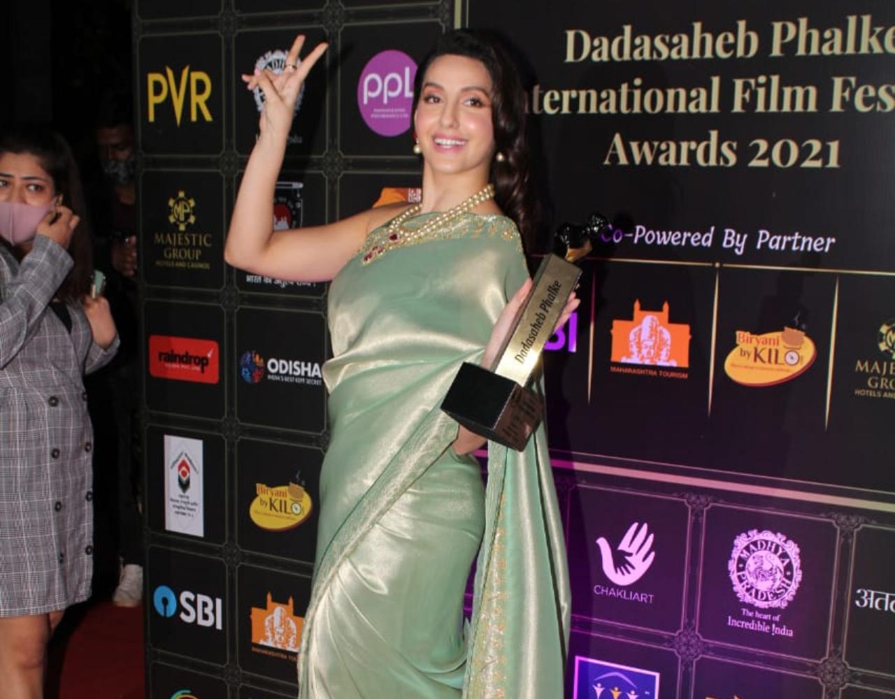 Nora Fatehi looked happy and cheerful in her traditional green saree. She left everyone in awe as she graced the red carpet.