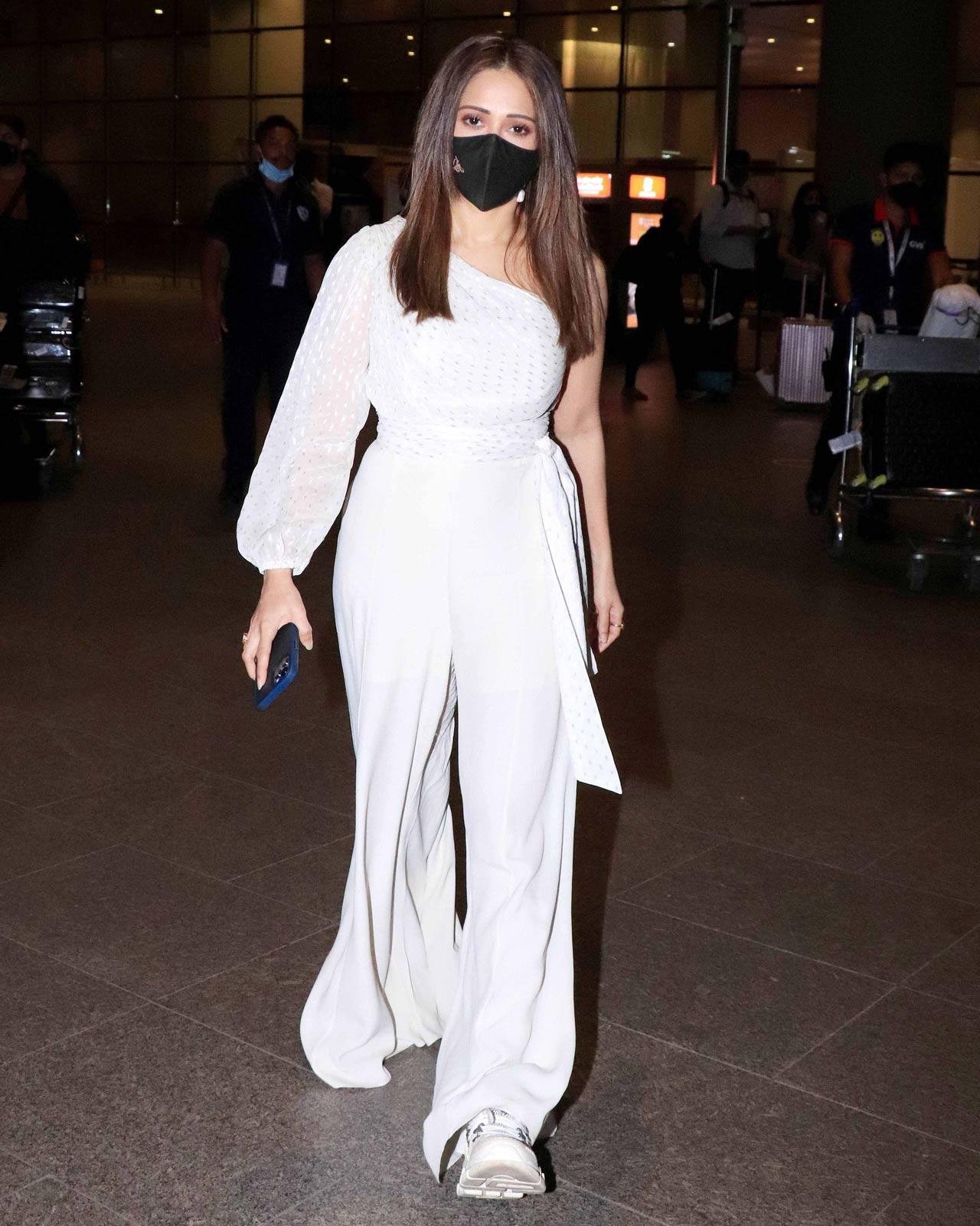 <p>Nushrratt Bharuccha, the actress who was last seen in Chhalaang, was also papped at the Mumbai airport. Nushrratt is all set to woo the audience with Chhorii, Hurdang and Janhit Mein Jaari.</p>