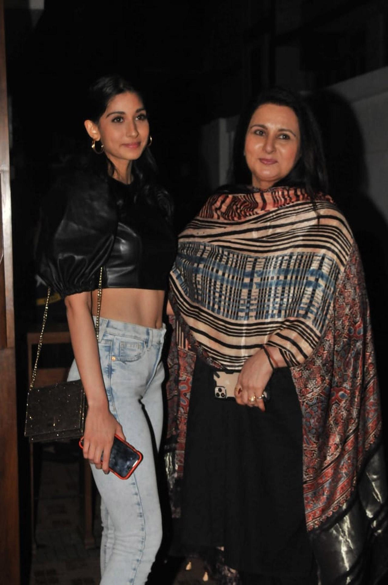 Poonam Dhillon was clicked with her daughter Paloma Thakeria at a popular restaurant in Bandra, Mumbai. Paloma is quite a sensation on Instagram and it seems that she is ready to face the camera, just like her sibling Anmol, who is set to make his Bollywood debut with the Sanjay Leela Bhansali-backed film, Tuesdays And Fridays.