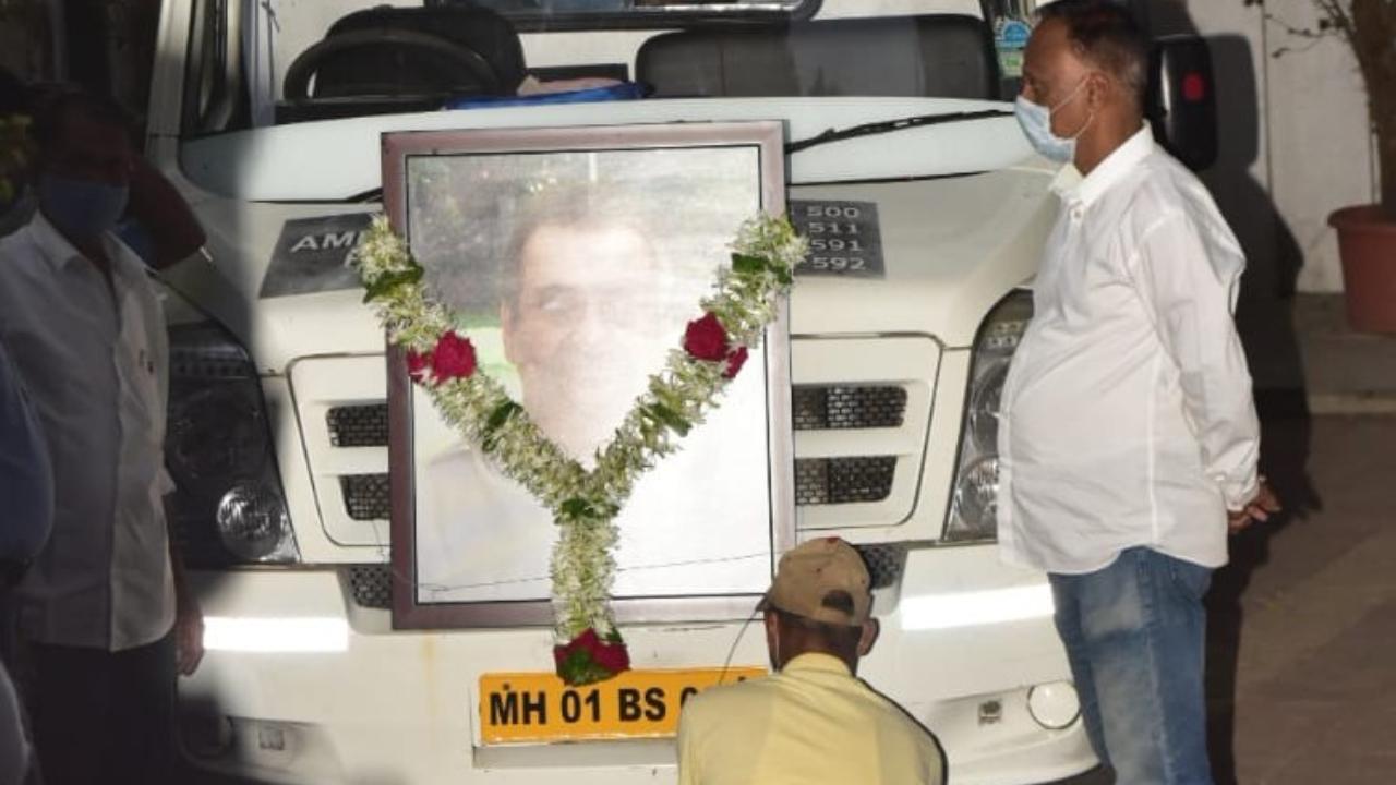 The youngest son of celebrated filmmaker-actor Raj Kapoor, Rajiv Kapoor died on Tuesday following a heart attack. He was 58. The late actor's last rites were performed at Chembur crematorium in Mumbai. (All pictures: Yogen Shah).