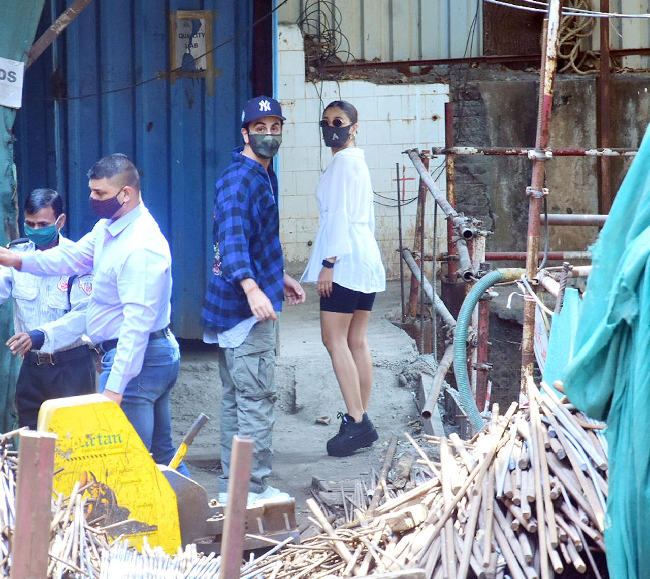 Ranbir Kapoor was clicked with Alia Bhatt, as the couple went to survey the construction work taking place at Krishna Raj bungalow at Pali Hill, Bandra.
